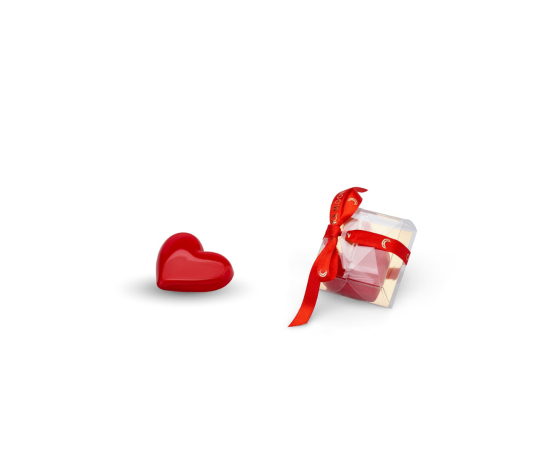 CUORE ROSSO CON GUSCIO DI CIOCCOLATO FONDENTE E CREMINO NOCCIOLA